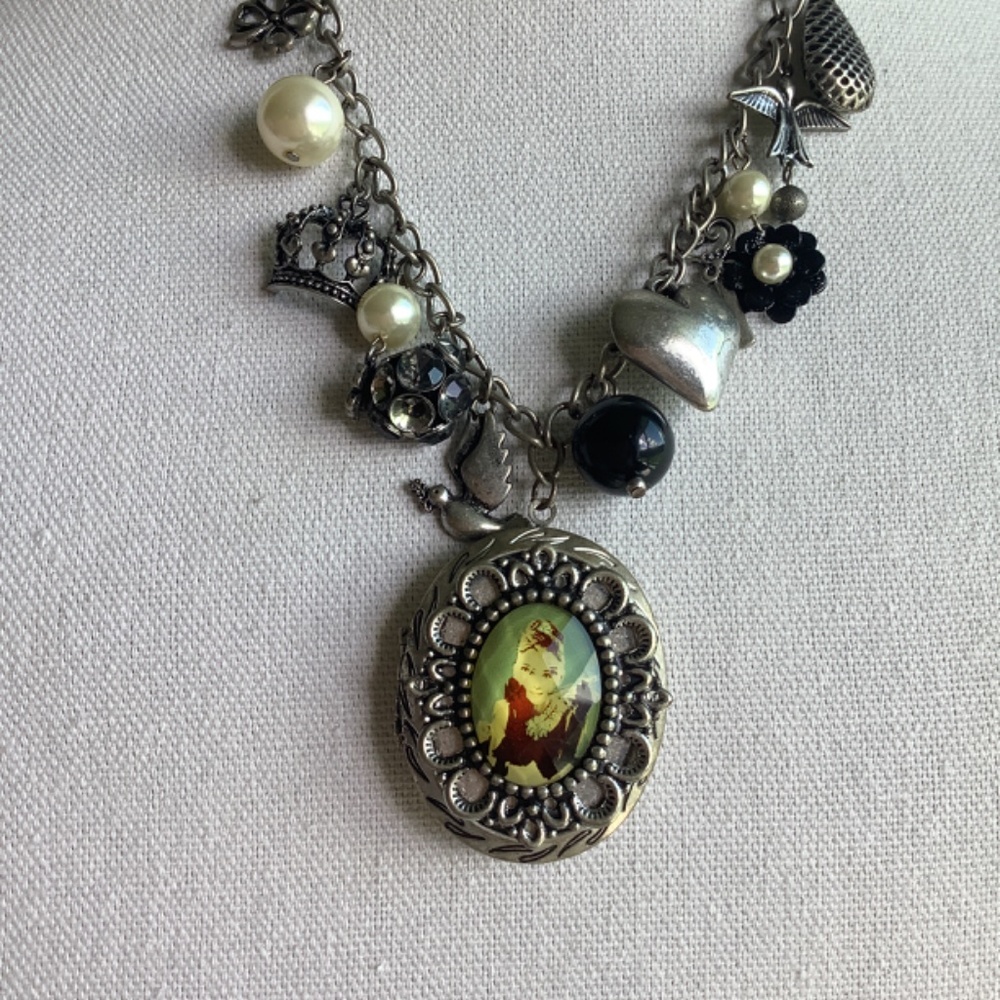 Audrey Hepburn Necklace View 2